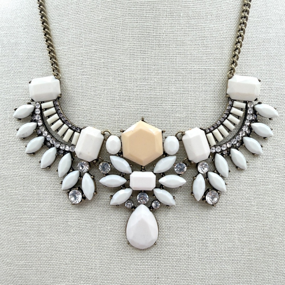 Vintage White Resin Stone Cluster Bib Necklace Gold Tone Y2K